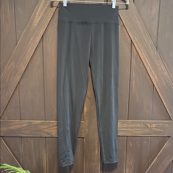 Black High-Waisted Leggings - Picture 1 of 4